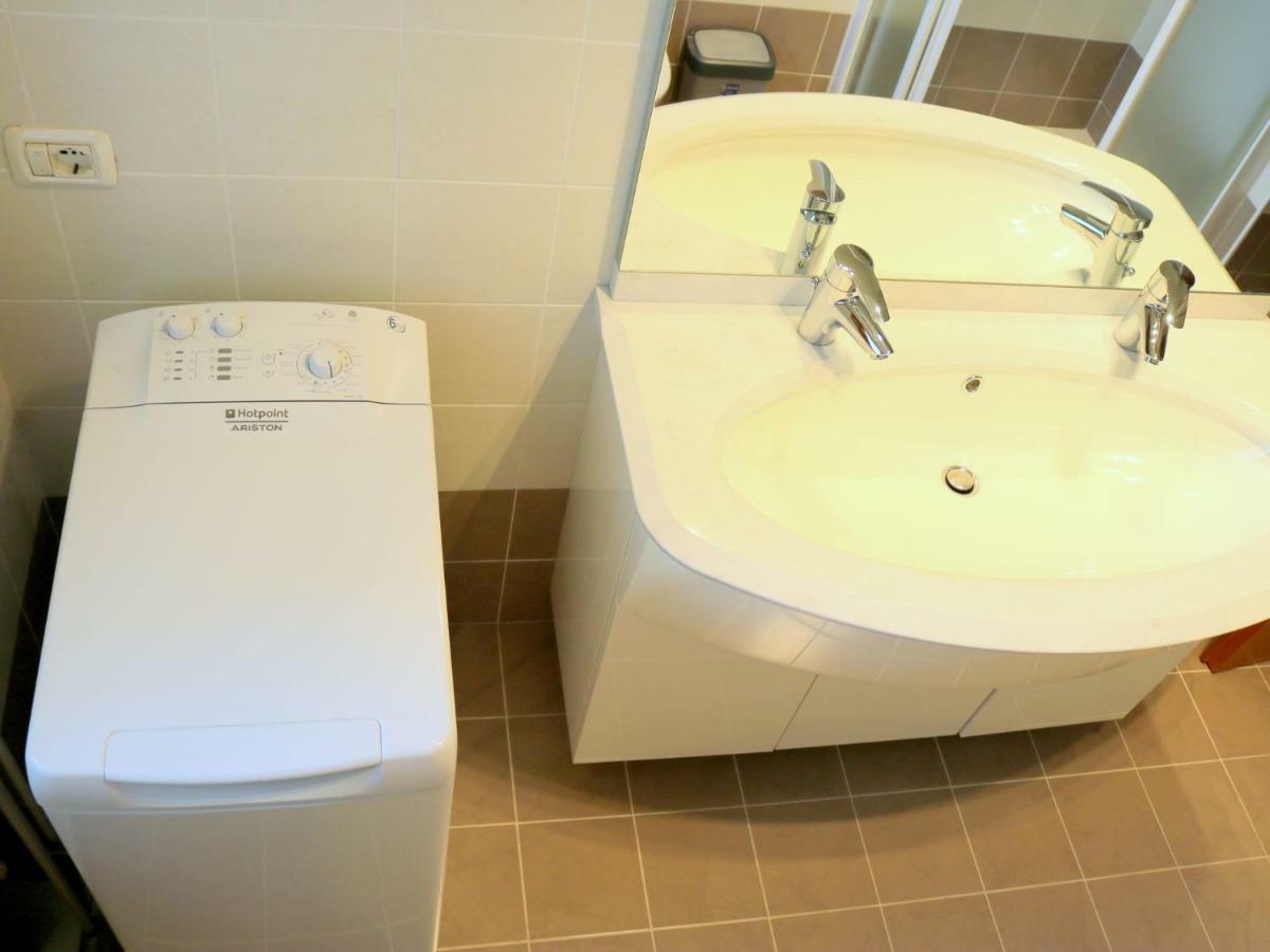 Small Residence Of Only 18 Apartments With Swimming Pool Lazise Exteriör bild
