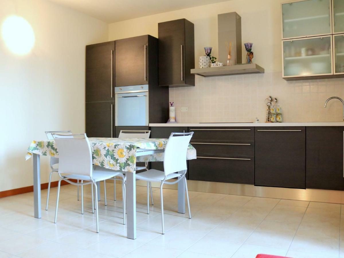 Small Residence Of Only 18 Apartments With Swimming Pool Lazise Exteriör bild
