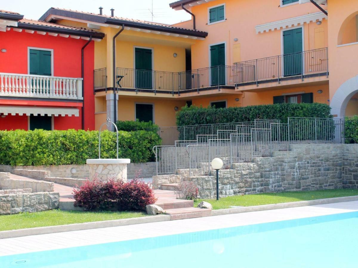 Small Residence Of Only 18 Apartments With Swimming Pool Lazise Exteriör bild